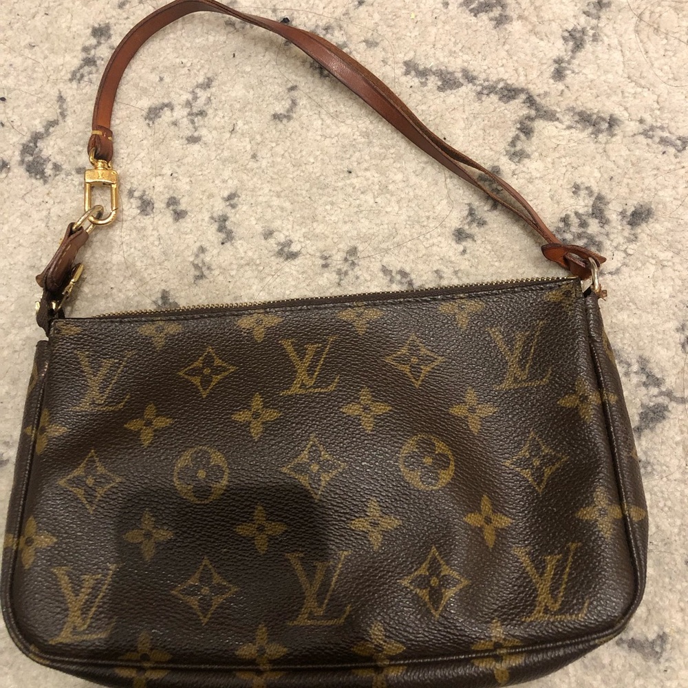 Louis Vuitton monogram pouch (authentic)